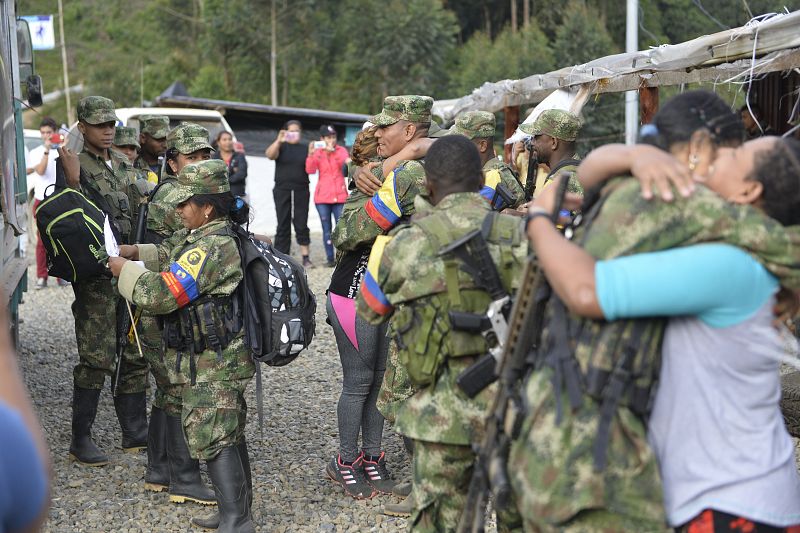 El presidente colombiano, Juan Manuel Santos, ha calificado como "histórico" el momento que vive el país al considerar que después de 52 años de conflicto armado interno, las FARC están "próximas a su desarme y reinserción" en la sociedad.