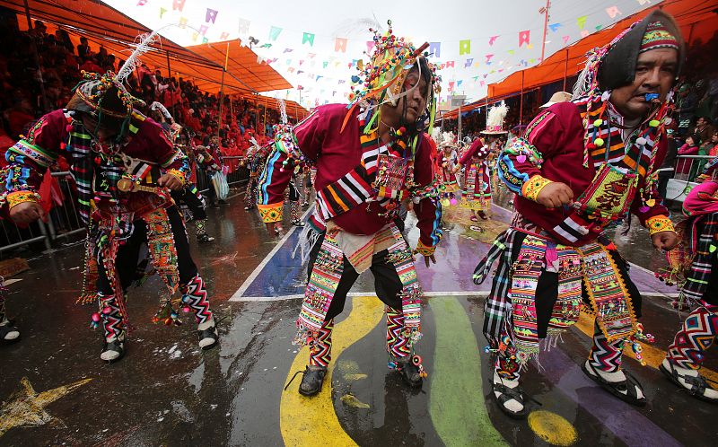 Bolivia exhibe su mejor folclore en el Carnaval de Oruro