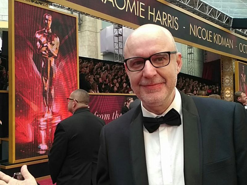 El español Juanjo Gimenez, director de 'Timecode', nominado al Oscar a mejor cortometraje, posa en la alfombra roja