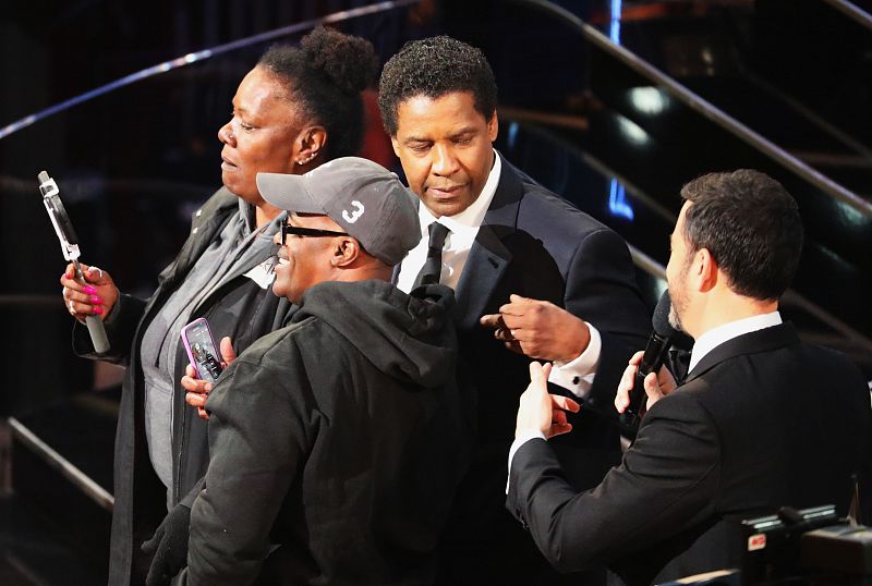 Denzel Washington y Jimmy Kimmel participan junto a un grupo de turistas en uno de los momentos más divertidos de la gala