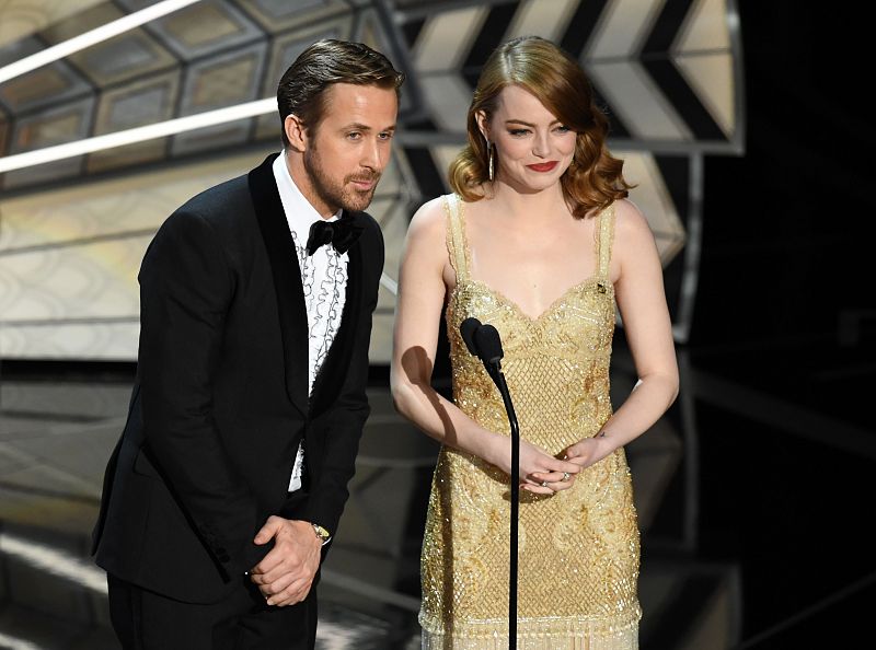 HOLLYWOOD, CA - FEBRUARY 26: Actors Ryan Gosling y Emma Stone, durante la ceremonia de la 89ª edición de los Premios Oscar