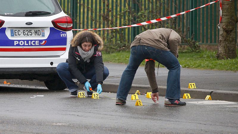 Investigan el tiroteo en un control de carreteras en Saints, Francia