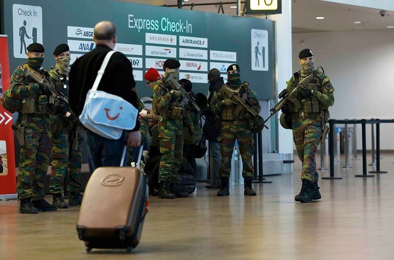 Militares en el aeropuerto de Zaventem