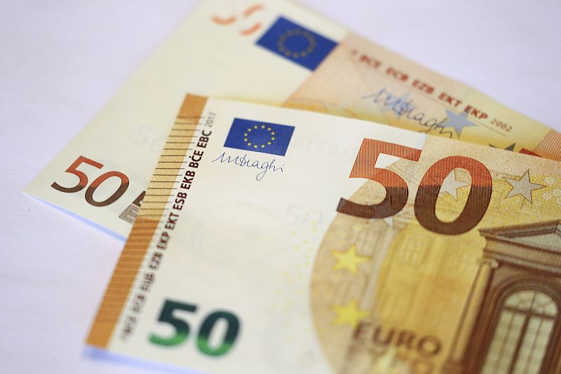 La firma del presidente del Banco Central Europeo (BCE), Mario Draghi, estampada en los nuevos billetes de 50 euros de la serie Europa.