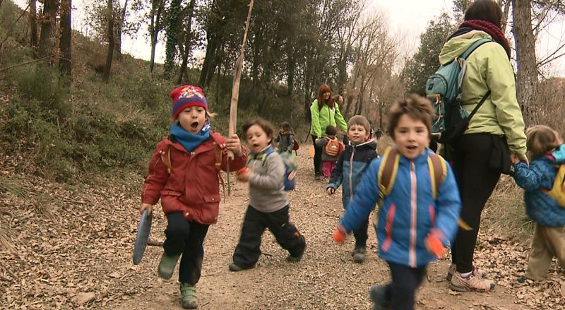 La Escuela del Bosque de Rubió se inspira en propuestas educativas del norte de Europa y realiza sus clases al aire libre