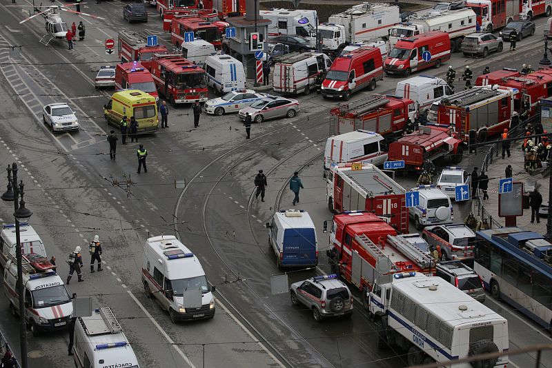 Hasta 17 ambulancias se han desplazado a la zona para atender a las v&iacute;ctimas de las explosiones.