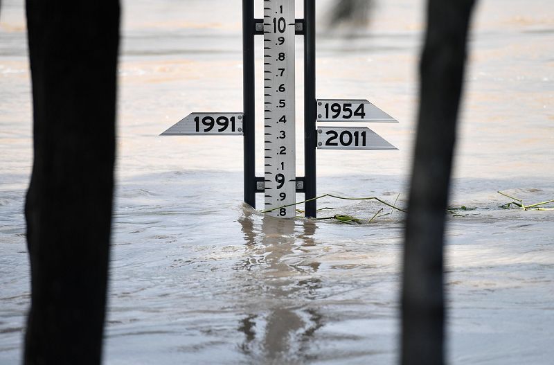 El ciclón Debbie deja seis muertos a su paso por Australia y graves inundaciones en Queensland