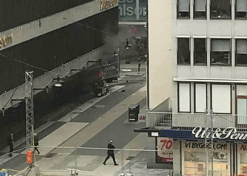 Un camión atropella a varios viandantes en Estocolmo