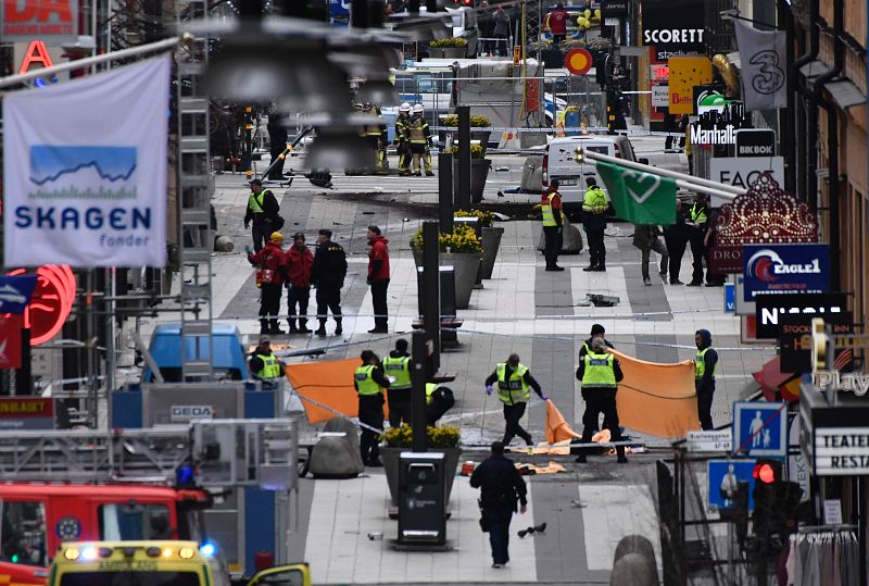 Un camión atropella a varios viandantes en Estocolmo