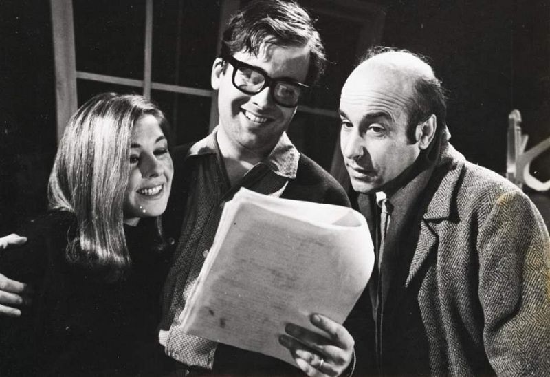 Chicho llegeix el guió de "El transplante"