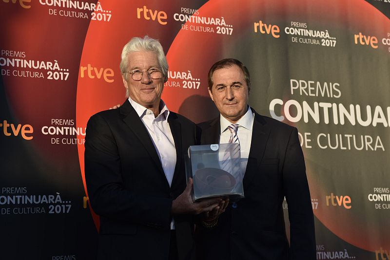 L'actor norteamericà Richard Gere amb Eladio Jareño, director de TVE