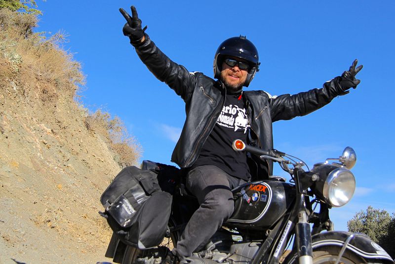 La euforia del explorador en el rostro de Miquel sobre su Abuela de 1965