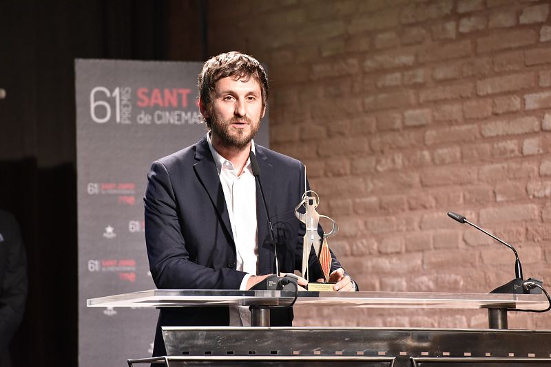 Raúl Arévalo con estatuilla gala