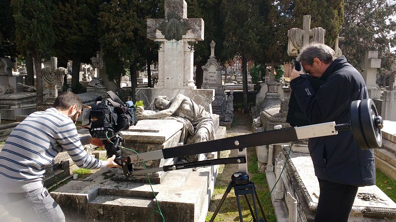 Rodando el panteón de Enriqueta Menéndez, viuda de Fano