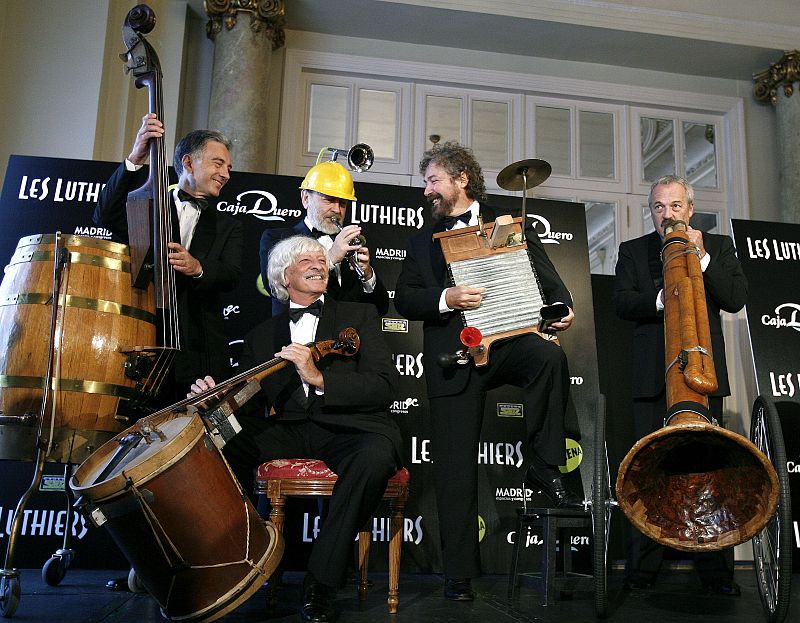 Los componentes de Les Luthiers em 2007: de izda a dcha, Marcos Mundstock, Daniel Rabinovich, Jorge Maronna, Carlos Núñez y Carlos López Puccio.