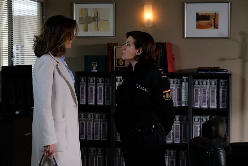 Claudia Miralles y Montse Ibarra en Servir y proteger