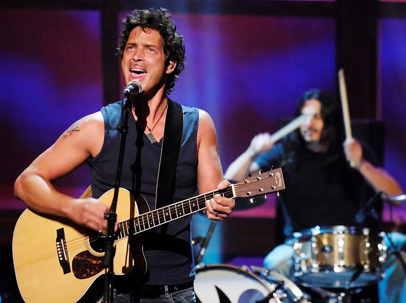Chris Cornell y Brad Wilk durante el "ReAct Now: Music & Relief" de la Paramount con Audioslave.
