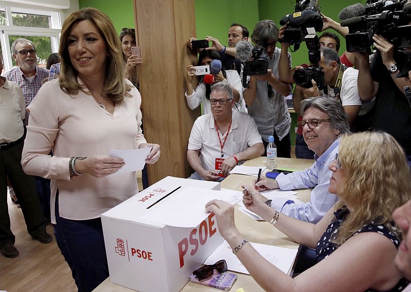 Susana Dïaz vota en Triana