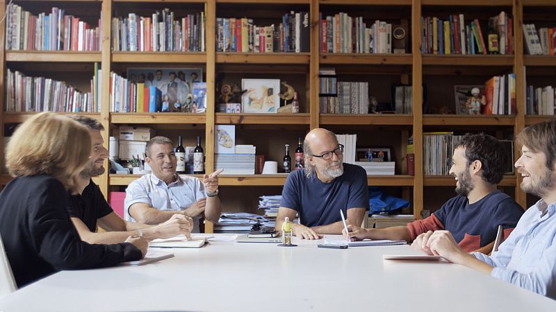 Toni Segarra, en una reunión con su equipo de trabajo