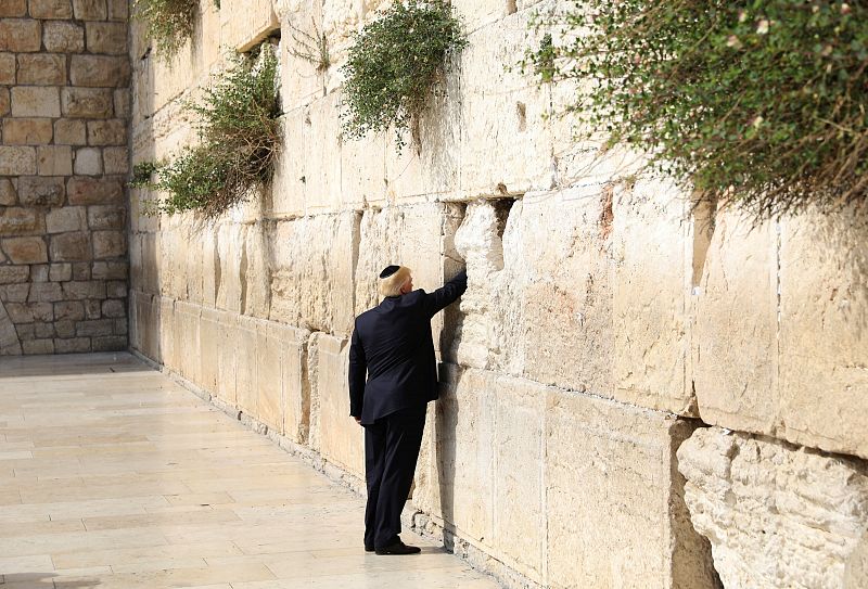 El presidente de Estados Unidos, Donald Trump, ante el Muro de las Lamentaciones.