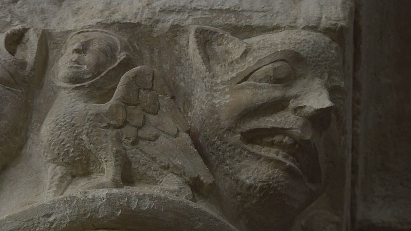 Sirena alada en capitel