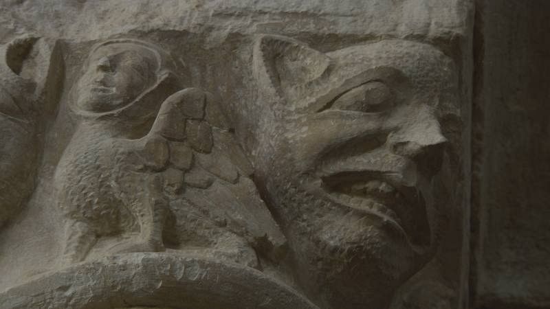 Sirena alada en capitel