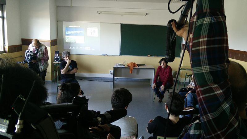 Erick Pescador y Marian Moreno durante la charla en el IES Emilio Alarcos de Gijón[1]