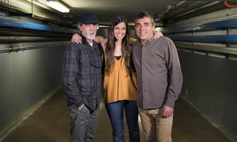 Juan Baño, Evelyn Segura y Xavi Pedro, cámaras y presentadora