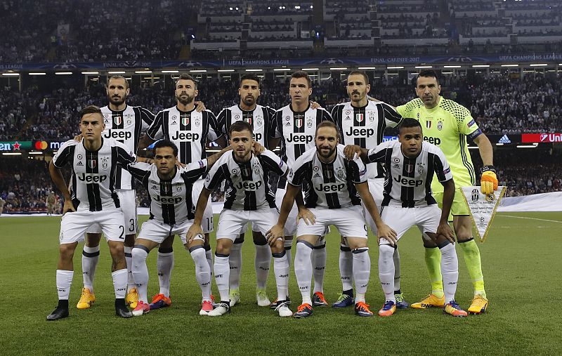 La Juventus posa para los fotógrafos antes de la final contra el Real Madrid.