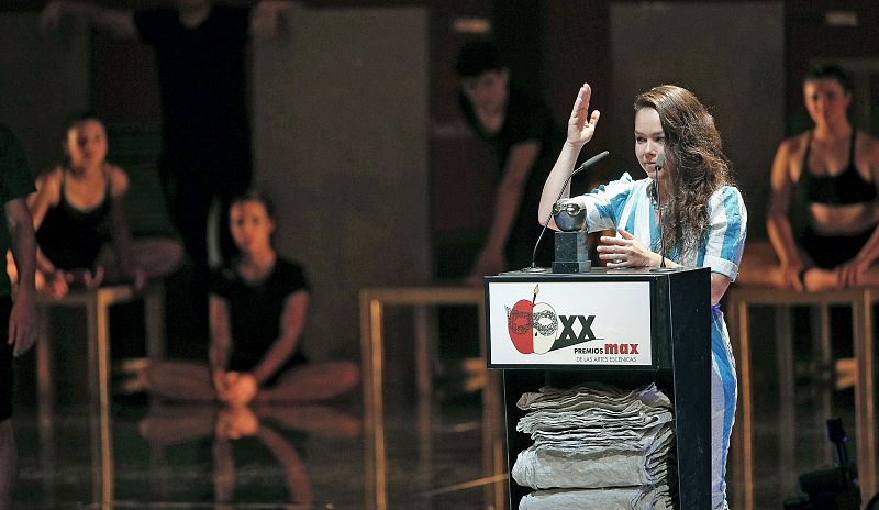 La bailaora Rocío Molina recibe el Premio Max a la Mejor Intérprete Femenina de Danza por la obra "Caída del cielo".