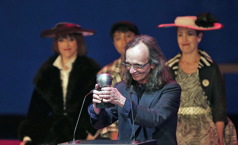 Carlos Marquerie recoge el Premio Max al Mejor Diseño de Iluminación por la obra "Caída del cielo".