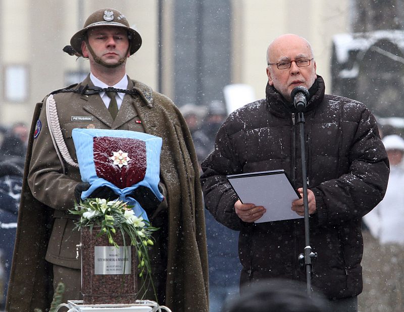 CERCA DE 10.000 PERSONAS DESPIDEN EN CRACOVIA A LA POETISA WISLAWA SZYMBORSKA