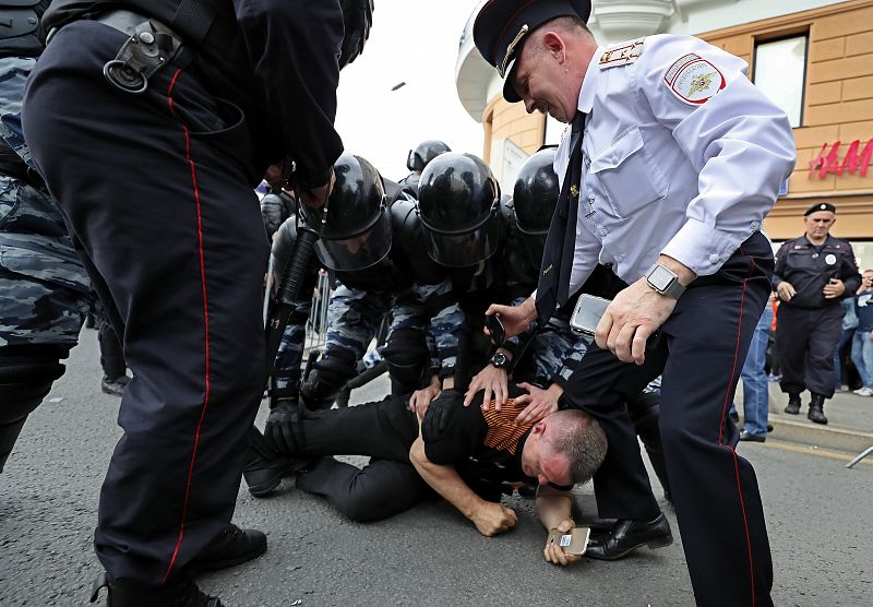 Más de 250 personas han sido detenidas en las marchas de protesta contra Putin en Moscú