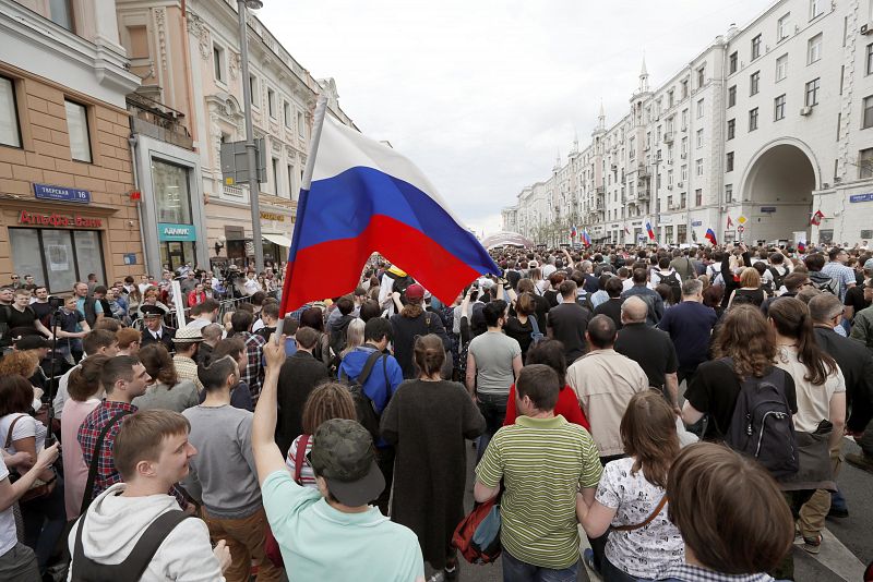 El opositor Navalni cambia lugar de la protesta al centro de Moscú
