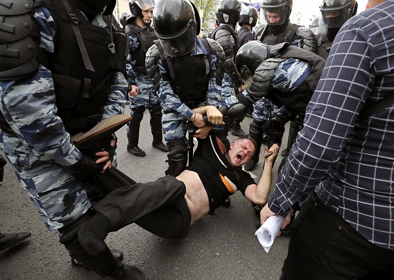 MÁS DE 250 DETENIDOS EN PROTESTAS NO AUTORIZADAS EN MOSCÚ Y SAN PETERSBURGO