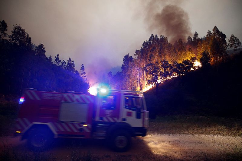 Un gran incendio asola el centro de Portugal