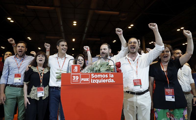 Miembros de la nueva Ejecutiva del PSOE durante la clausura del Congreso Federal del PSOE