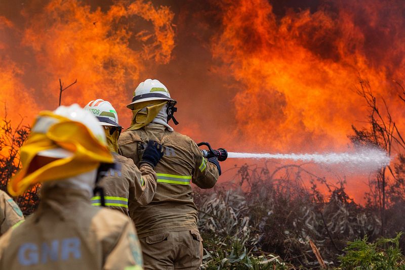 Un gran incendio asola el centro de Portugal