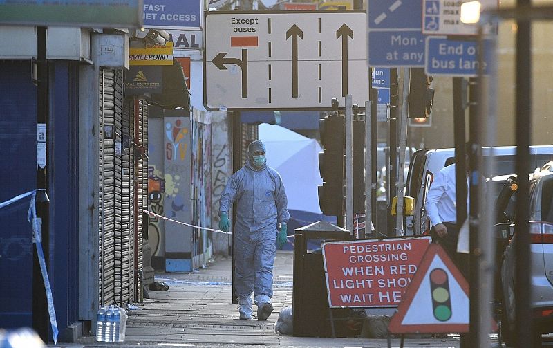La Policía investiga el atropello junto a la mezquita del norte de Londres como un atentado terrorista, según ha confirmado la primera ministra británica, Theresa May.