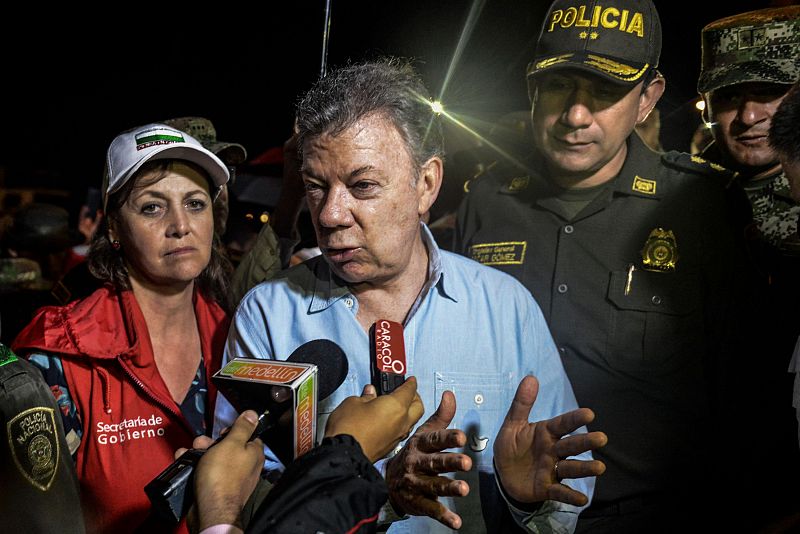 El presidente de Colombia, Juan Manuel Santos, es entrevistado a su llegada a Guatapé.