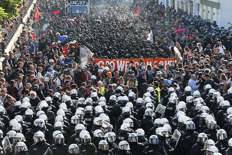 8.000 manifestantes violentos estimados