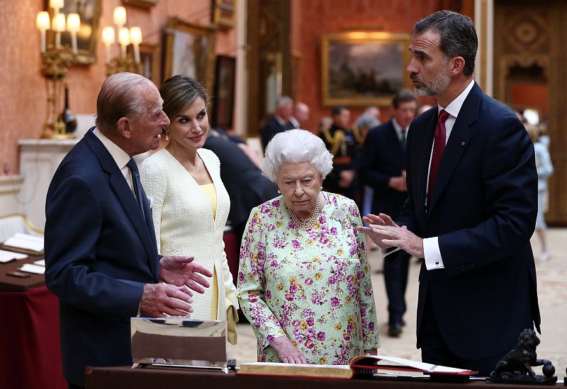 Britain's Queen Elizabeth II, Prince Philip, Duke of Edinburgh and Spain's King Felipe and Queen Letizia look at a display of Spanish items from the Royal Collection at Buckingham Palace