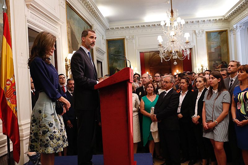 Una recepción de los reyes en Londres con la colonia española