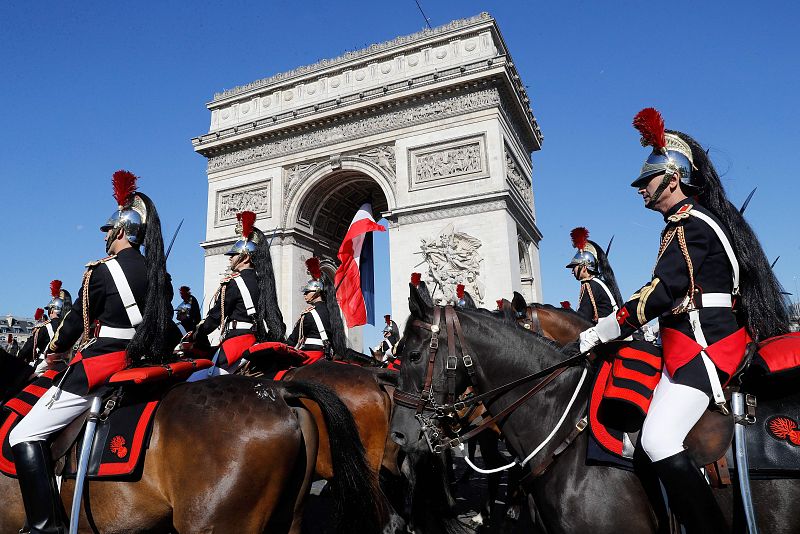 Los Campos Elíseos acogen el desfile de la Fiesta Nacional francesa