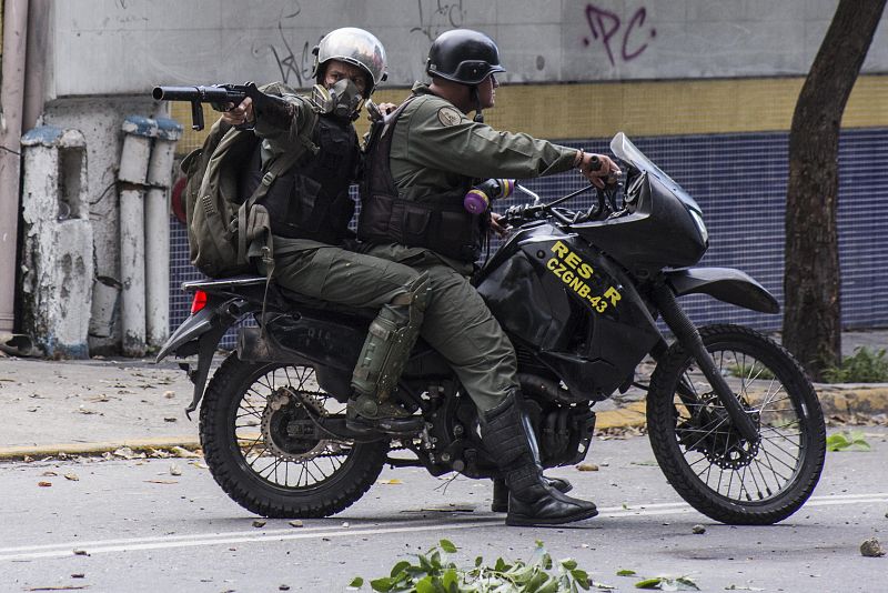 La Guardia Nacional Bolivariana patrullando las calles de Caracas.