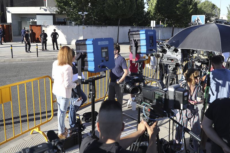 Los medios se preparan ante la inminente llegada de Rajoy a la Audiencia Nacional