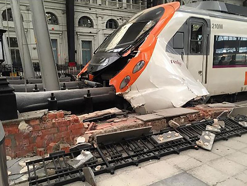 El accidente de Cercanías de Barcelona, en imágenes