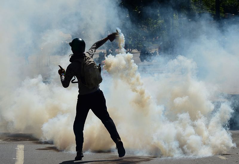 Enfrentamientos entre la policía y los manifestantes en Caracas