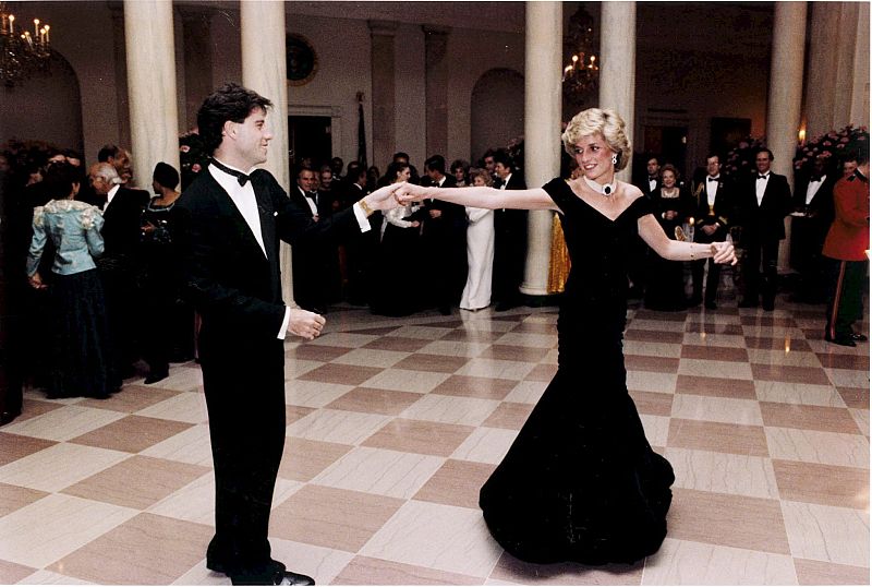 La princesa Diana, en un baile con el actor John Travolta
