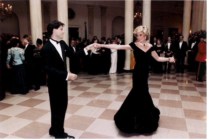 La princesa Diana, en un baile con el actor John Travolta